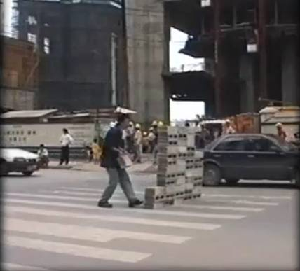 林一林（大尾象工作组成员）《安全度过林河路》，1998