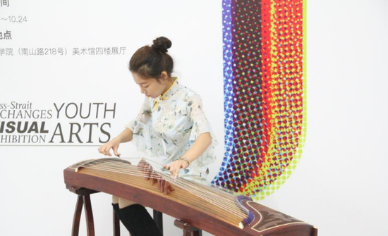 中国美术学院中国画与书法艺术学院学生李雨浓古筝表演《渔歌唱晚》