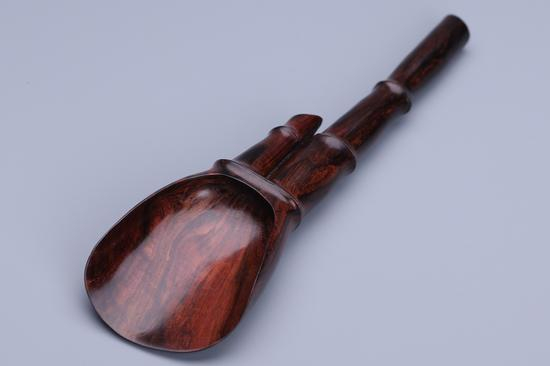 吉龙 海南黄花梨紫油梨茶勺雕件