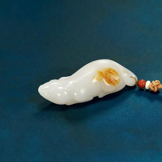 严建明 和田玉籽料数钱把件