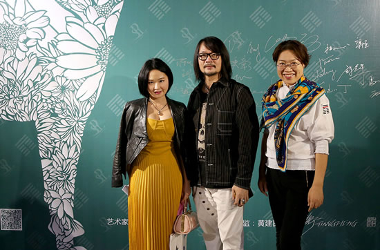 艺术家江衡与嘉宾合影
