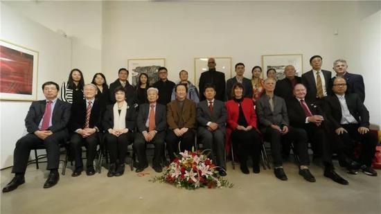 开幕式主要嘉宾合影