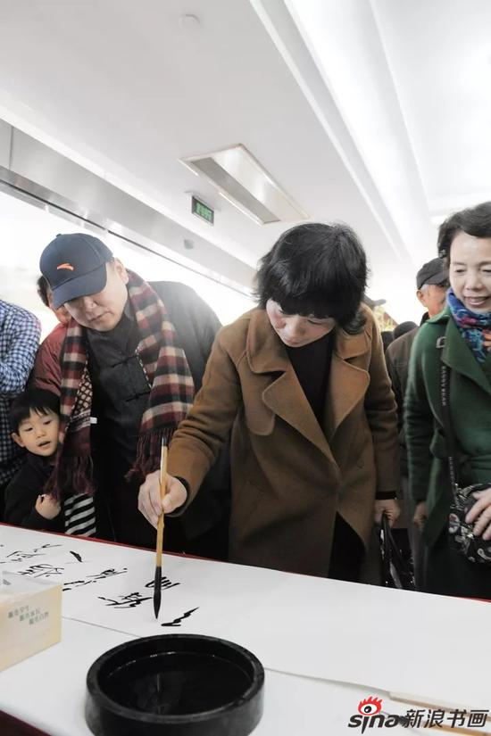 张继馨艺术馆常务副馆长张小芹女士