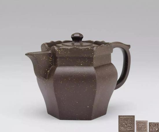 　当代 　顾景舟制紫砂高僧帽壶 　W：15 cm 　成交价：RMB 3，852，500