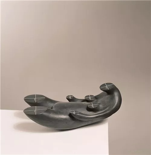 《展示no5》 青铜 35×15×12cm 1997