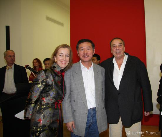 杨起在路德维希美术馆个展开幕式上和冉芬莎尔德馆长，零派创始人，著名艺术家于克