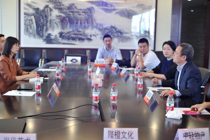 中国中轻国际控股公司总经理钱小林与中国冰雪宣教办张曦