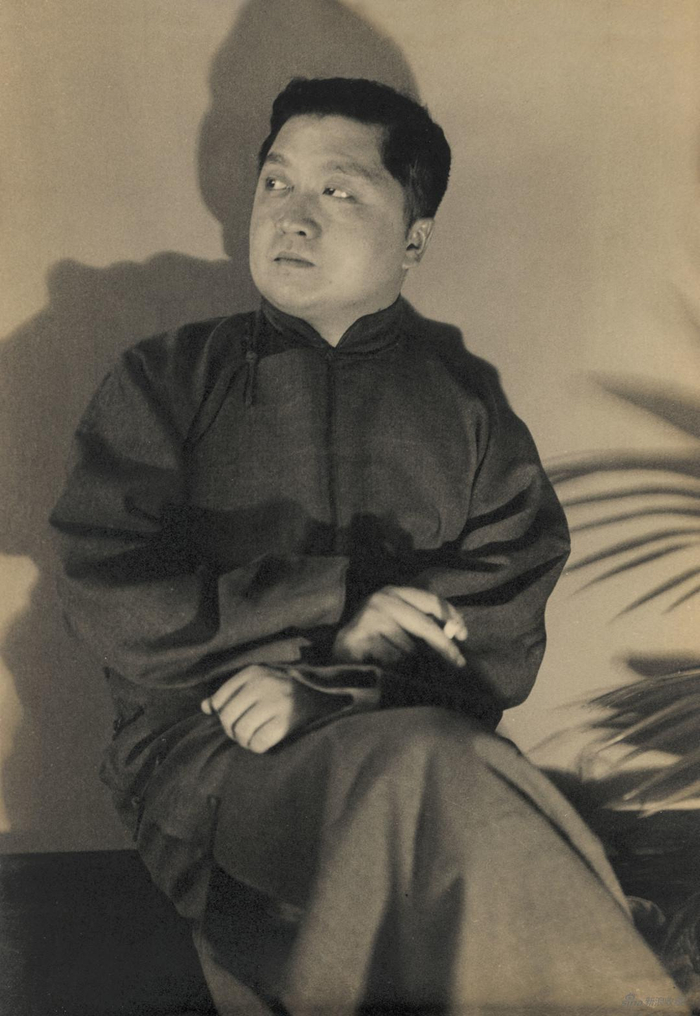 1935-1936年，张光宇在上海留影
