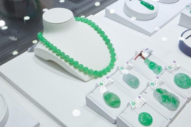 七彩云南典藏金精品珠宝展柜