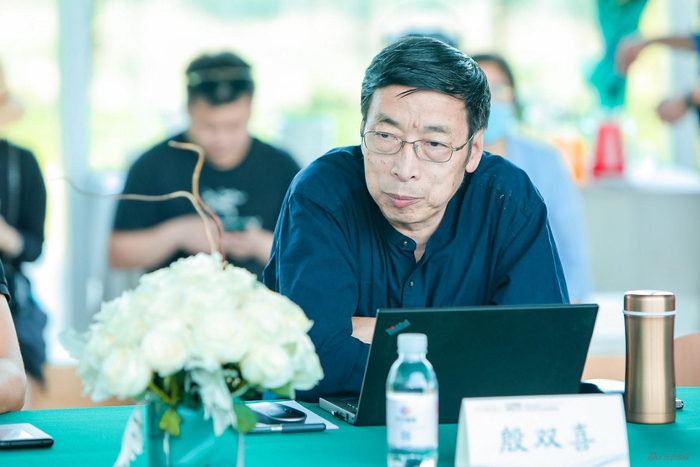 中央美术学院《美术研究》副主编、 中央美术学院学术委员殷双喜