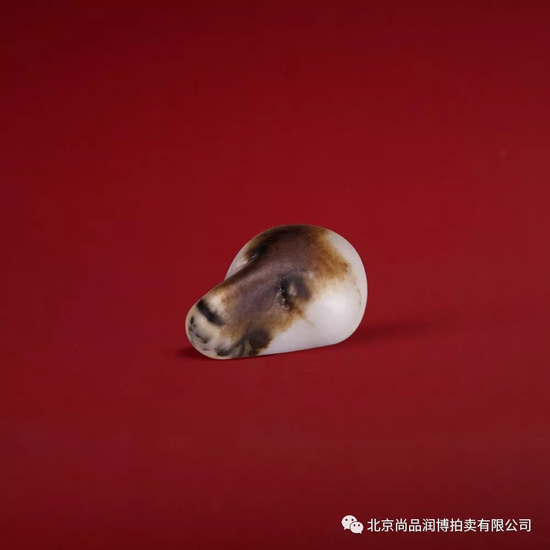 　02928号拍品 新疆和田玉籽料奇石天狗 　RMB：10000000-18000000