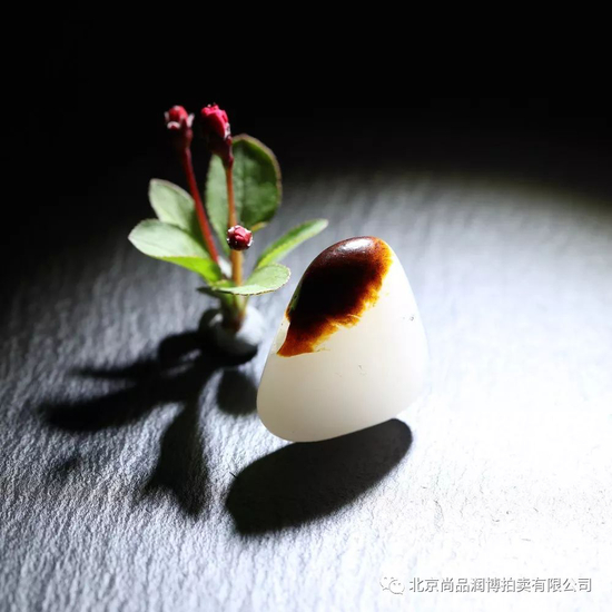 03066新疆和田玉聚红皮籽料原石03066新疆和田玉聚红皮籽料原石