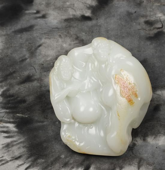 LOT2994 樊军民&nbsp;和田玉籽料观鱼论道摆件 　　11.2×9.5×4.8cm 652g