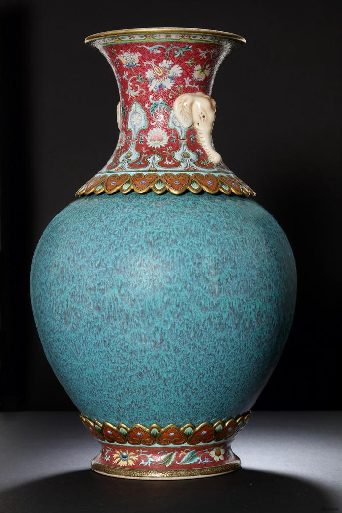 A BLUE AND WHITE VASE, MEIPING SEAL MARK AND PERIOD OF