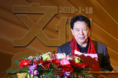 崔恩卿理事长首先代表主办机构致辞