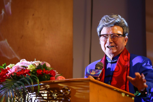 中国文联荣誉委员、著名男高音歌唱家胡松华致辞
