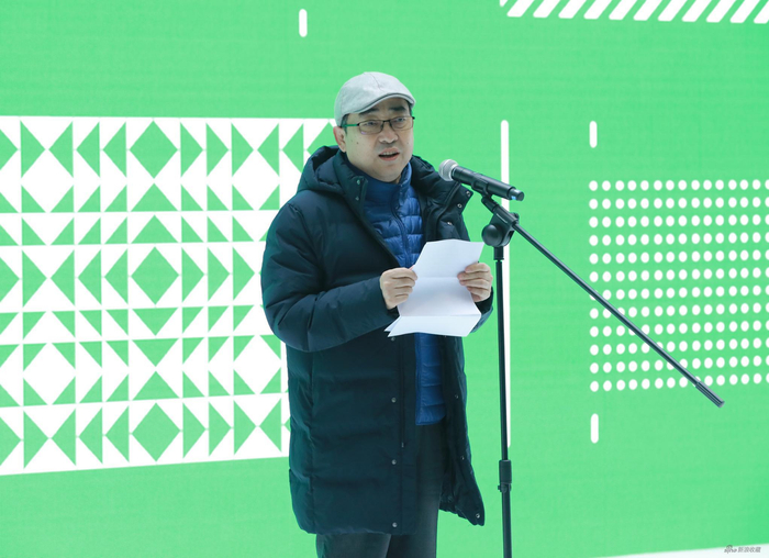 　　中国美术家协会平面设计艺术委员会主任，全国艺术专业学位研究生教育指导委员会委员、美术设计分会召集人，清华大学美术学院何洁教授宣读中国美协分党组书记、驻会副主席徐里贺信