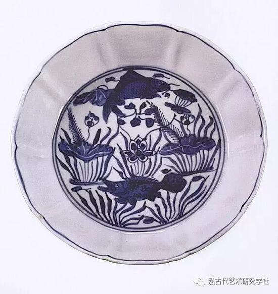 明 万历 景德镇窑 青花鱼藻纹十棱葵口洗 北京故宫博物院