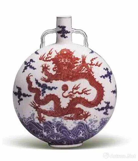 清乾隆 青花釉里红海水云龙纹双耳扁壶 高30.7厘米