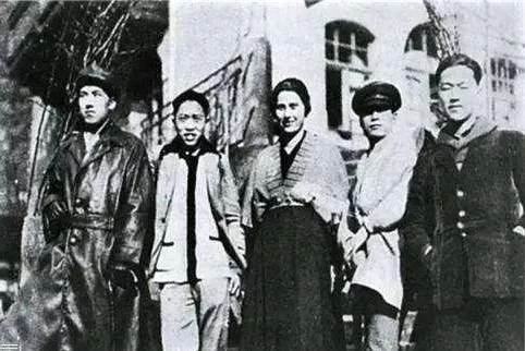 常玉（左二）与邵洵美（左一）等友人结伴郊游，约1925年