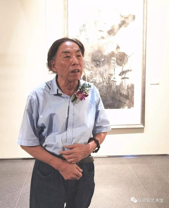 　　福建省花鸟画家协会主席宋展生先生高度评价庄毓聪大写意花鸟画艺术成就，并剖析庄毓聪作品中的文化性