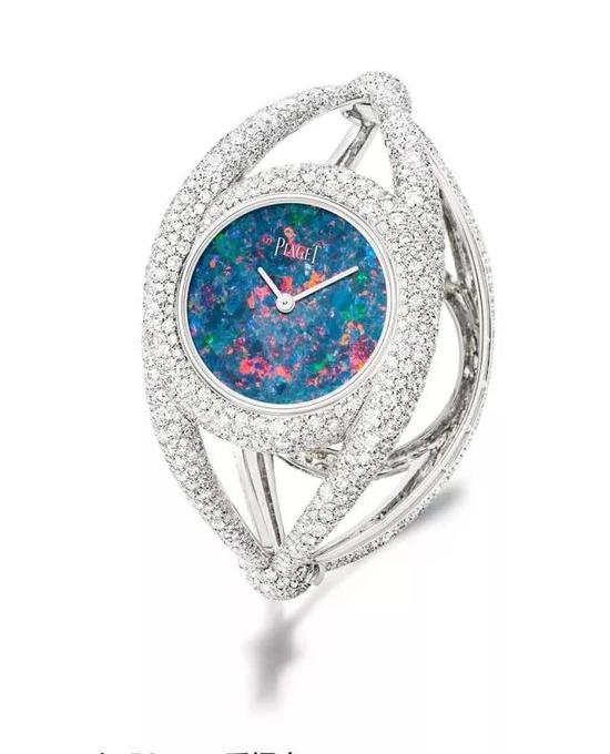 Extremely Piaget手镯表。表盘采用黑欧泊制作，镶有1699颗明亮式切割钻石。