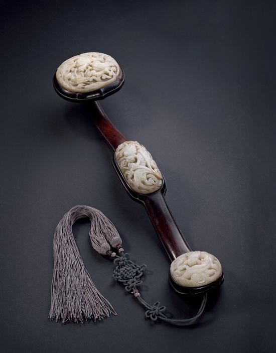 清早期 白玉三镶龙纹如意（带原装座） 　　L： 46cm