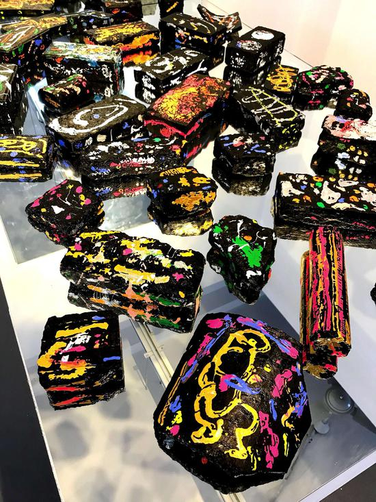 倪卫华，《追痕-拆迁砖》（局部），2018年&nbsp;&nbsp;