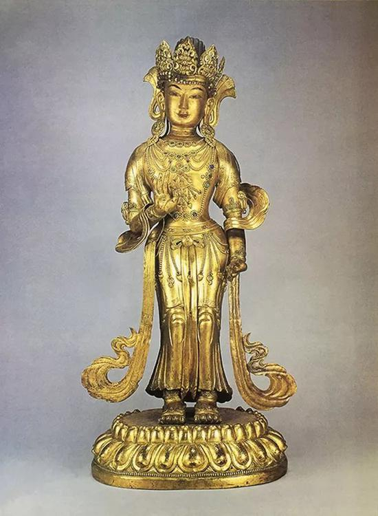 　　参阅：《清宫秘藏—承德避暑山庄藏传佛教文物特展图录》，第74-75页，图版16，十七/十八世纪 立姿菩萨；