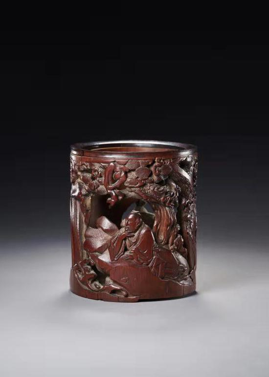 明代 竹刻高士观泉图笔筒 H14.5cm；D12.5cm 来源：法国回流