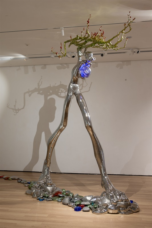 行走的人 390x150x260cm 综合材质 2017