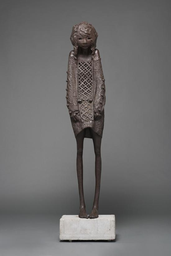 金钕 暖暖 2013 铸铁&水泥 45×68×184cm