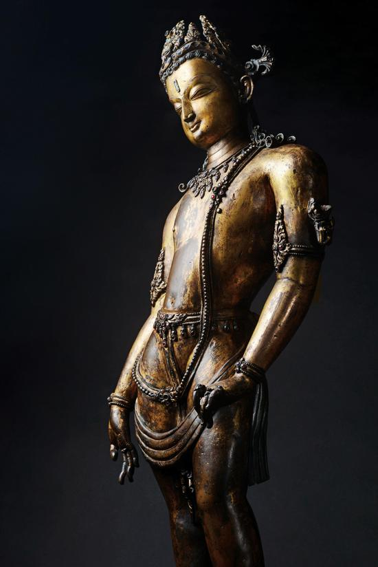 　　13世纪 莲花手菩萨 尼泊尔 　铜鎏金 嵌宝石 H78cm 　估价待询 　著录：《缘起-喜马拉雅艺术》文物出版社，2017年，P196。