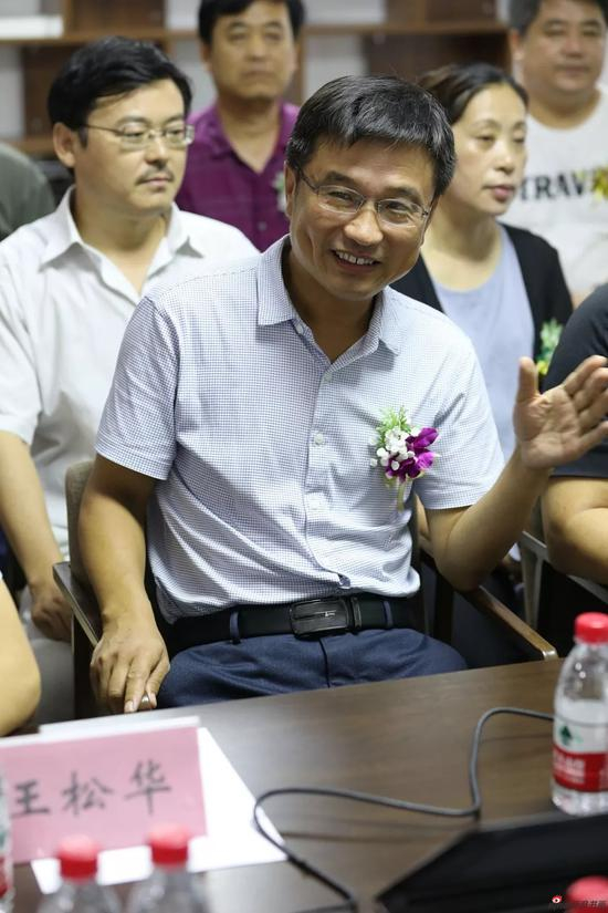 五莲宣传部副部长文联负责人王松华先生发言