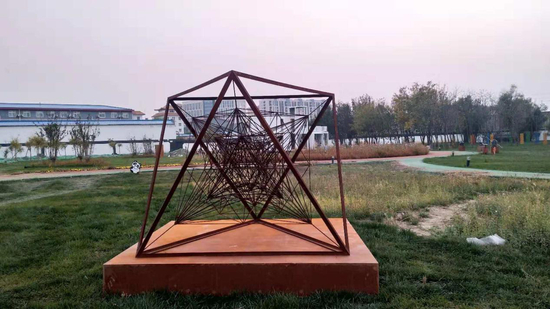王成普作品 《√2于空间-J3 》 300×200×200cm 铁