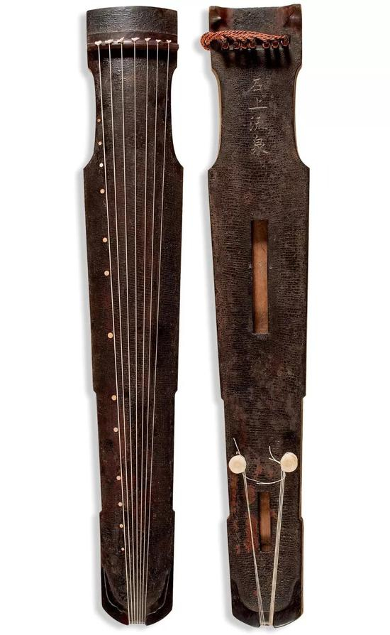 　　宋 “石上流泉”仲尼式古琴 　通长：102.2 cm；肩宽：19.5 cm； 尾宽：13.3 cm 　成交价：RMB 8，050，000