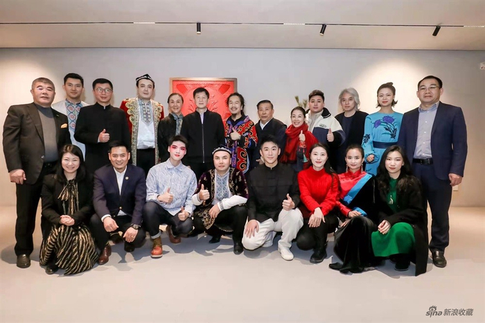 王晓峰部长和蓝军会长与民族非遗音乐传承人合影
