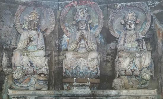 华严三圣 556㎝×340㎝ 布面油画