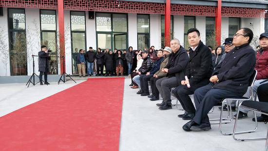 嘉宾在开幕式上