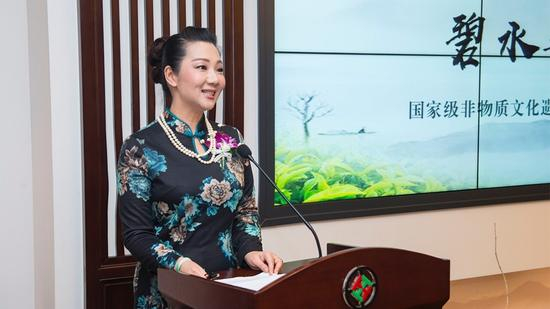 永新华韵文化产业有限公司总裁张坤兰担任主持