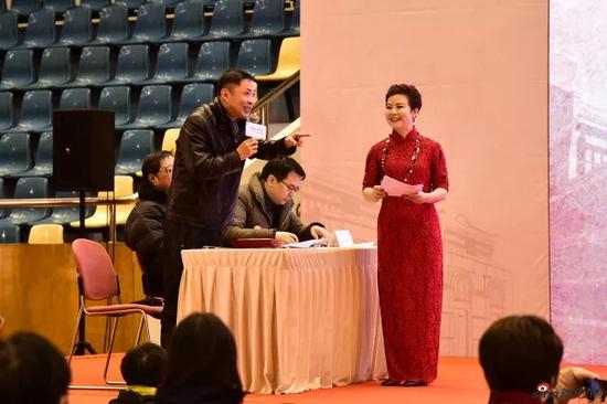 上海楹联协会会长杨先国、副会长吴敏、常务理事丁慈矿三位担任现场点评嘉宾。