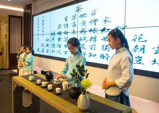 东城区少年宫小茶人俱乐部与北京化工大学附属中学小学部的同学们