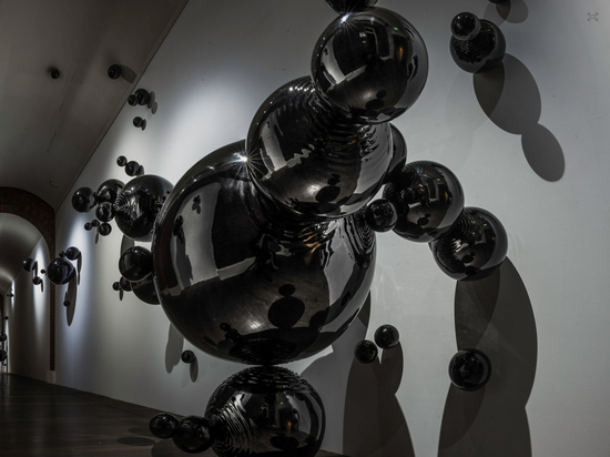 未知的圆周，现场装置，尺寸可变，2015，郑路