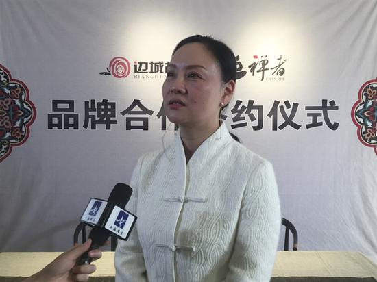边城故事品牌代表杨斌接受采访