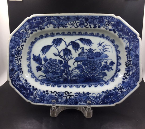 清乾隆青花花卉长方盘