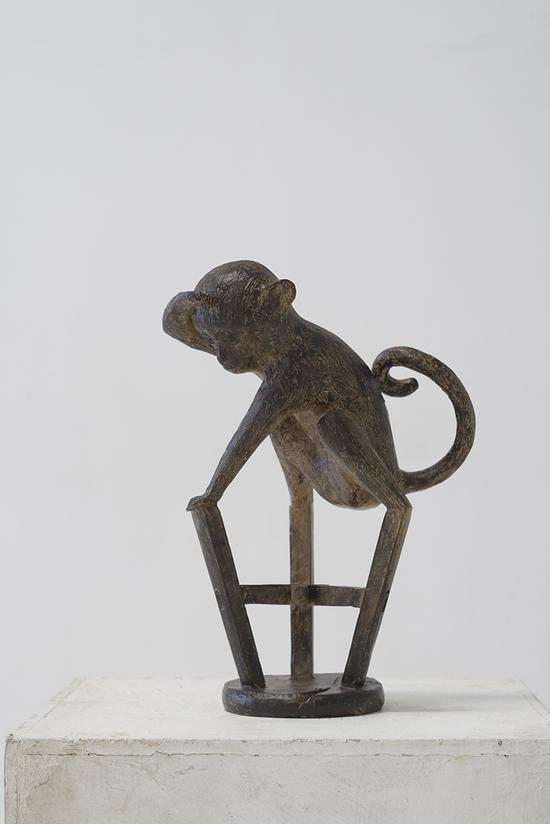 《动物家 猴》 2013 铸铜 丙烯着色 53x39x28cm