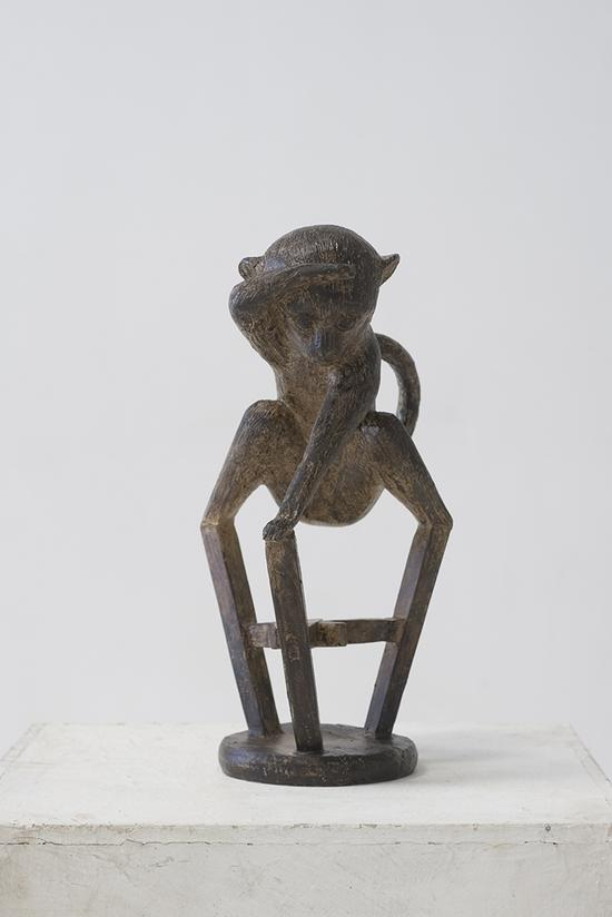 《动物家 猴》 2013 铸铜 丙烯着色 53x39x28cm 备选图片