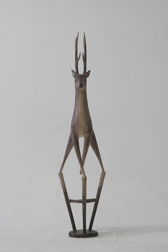 《动物家 鹿》 2013 铸铜 丙烯着色 181x54x44cm 备选图片