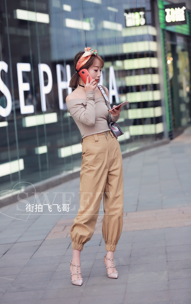 2018重庆初夏街拍来袭 高颜值美女秀长腿