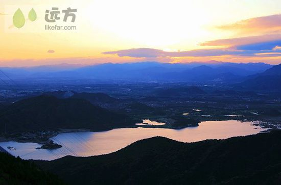 水波轻漾